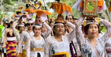 tradisi unik di berbagai daerah indonesia