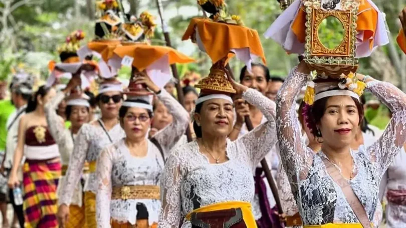tradisi unik di berbagai daerah indonesia